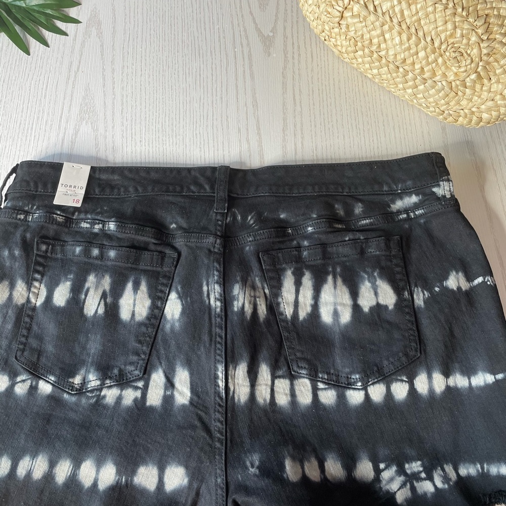 Torrid Vintage Stretch Black Tie Dye Shorts - Picture 7 of 15